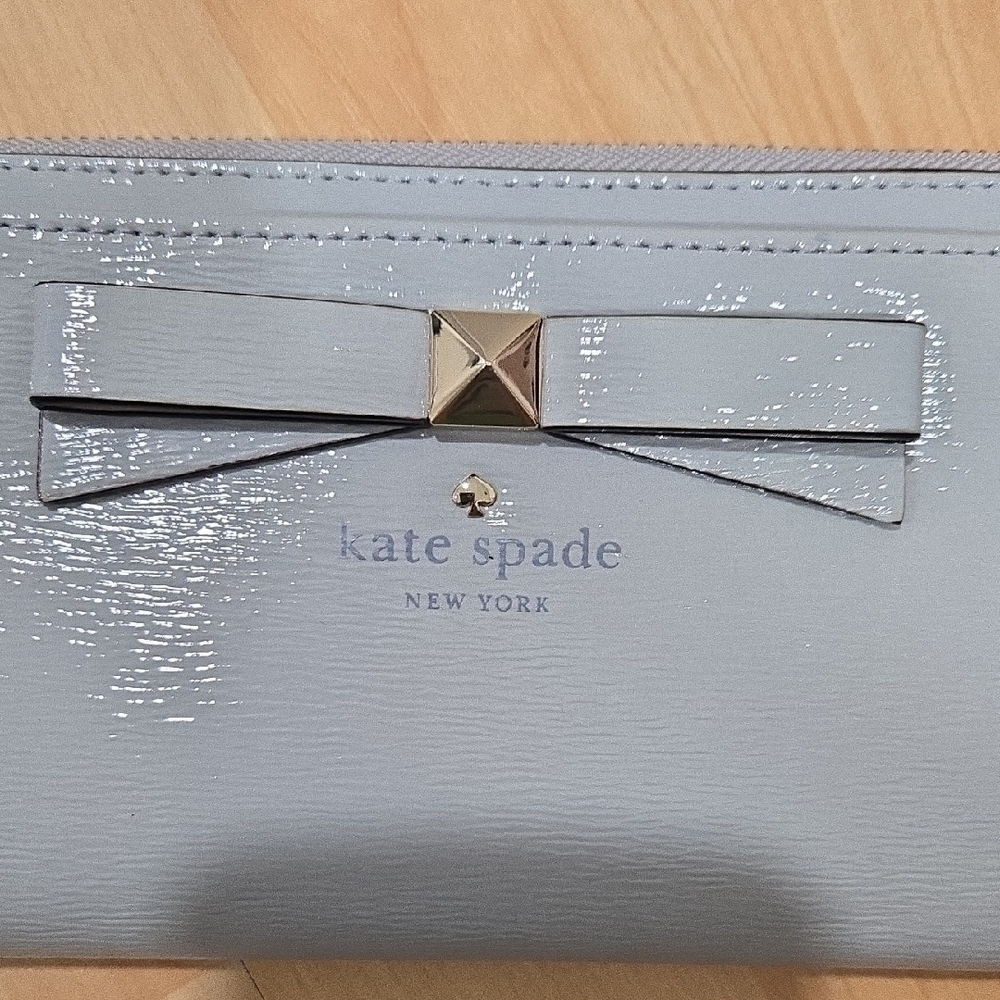 Kate Spade Shiny Light Gray Wristlet with Bow - Picture 2 of 4